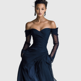 Női elegáns sötétkék chiffon-organza off-shoulder fazonú hosszú ujjú testhez álló maxiruha