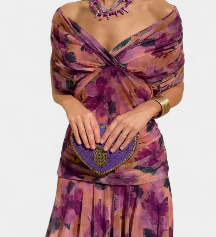Selene | Női chiffon anyagú váll nélküli redőzött csavart elülső részű midi ruha
